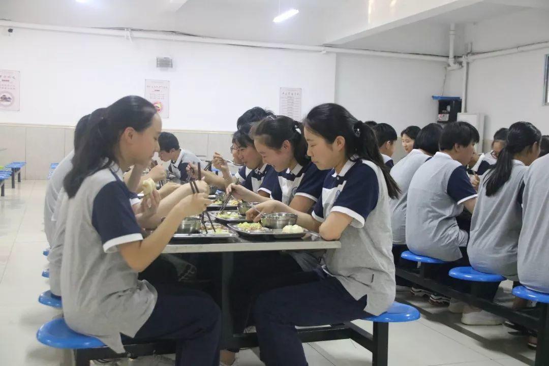 补录！@还没收到通知书的高一新生，，，，，快快搭上名校末班车来军训！