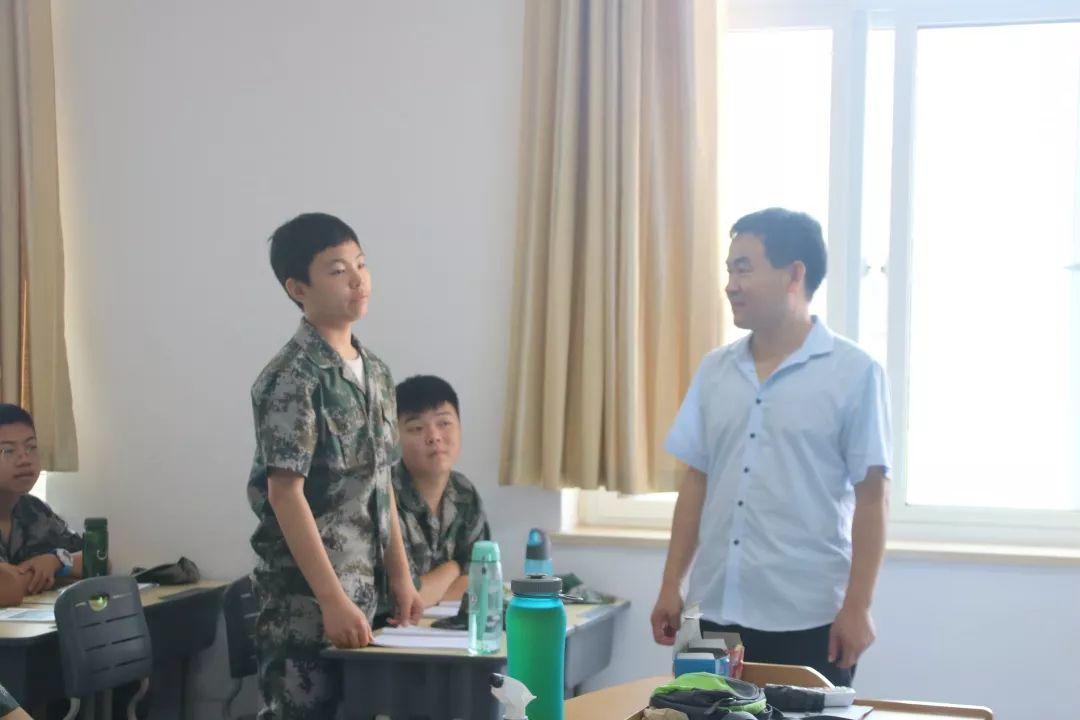304am永利集团官网都会森林学校盛大举行2019级新生自觉学习及军事训练闭营仪式