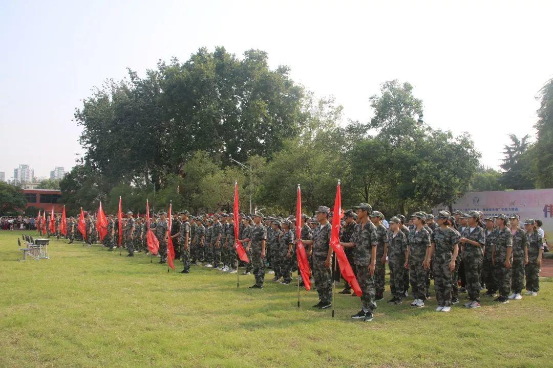 304am永利集团官网都会森林学校盛大举行2019级新生自觉学习及军事训练闭营仪式