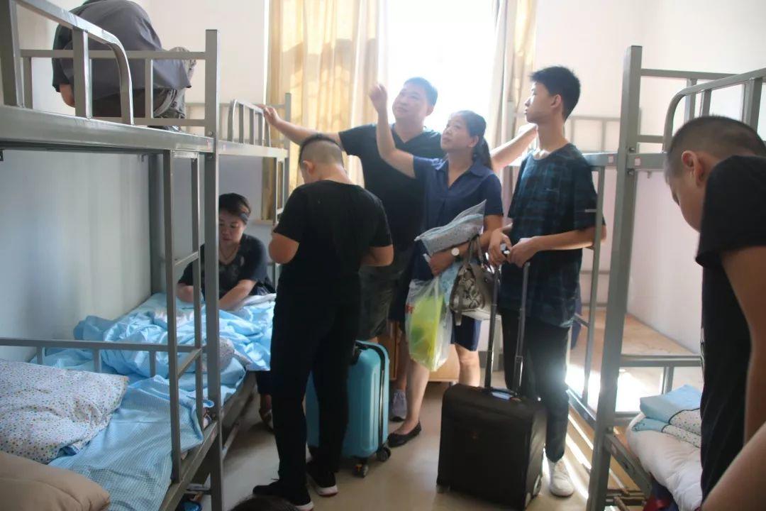 大事记|304am永利集团官网都会森林学校新生报到暨军训开营仪式