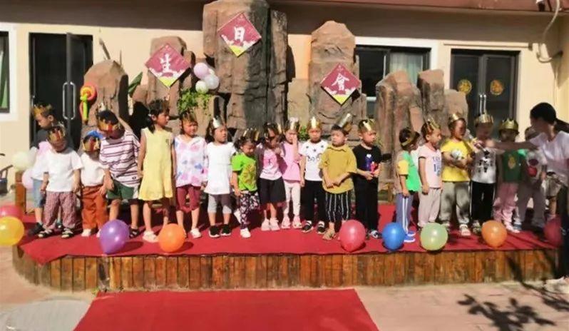 生日共聚、快乐共享、师生同乐——304am永利集团官网大树幼儿园八月生日会
