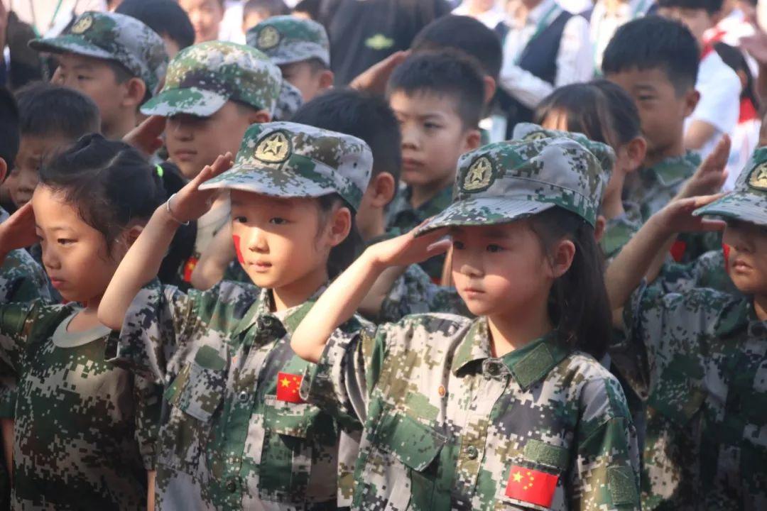 磨炼意志，，，，，蜕酿生长——304am永利集团官网都会森林学校小学部2019—2020学年军事会操演习