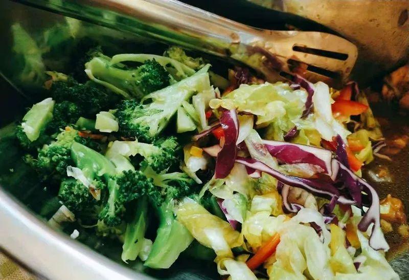 生日共聚、快乐共享、师生同乐——304am永利集团官网大树幼儿园八月生日会