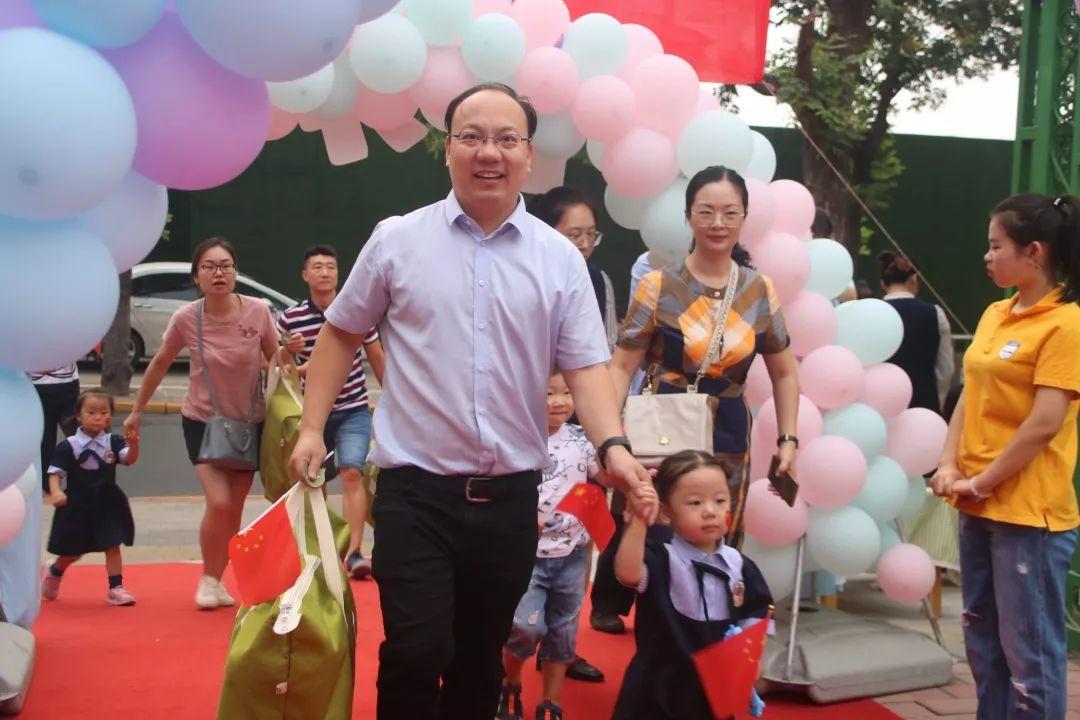 我和国旗同框，，，庆祖国70华诞——304am永利集团官网大树幼儿园盛大举行开学仪式