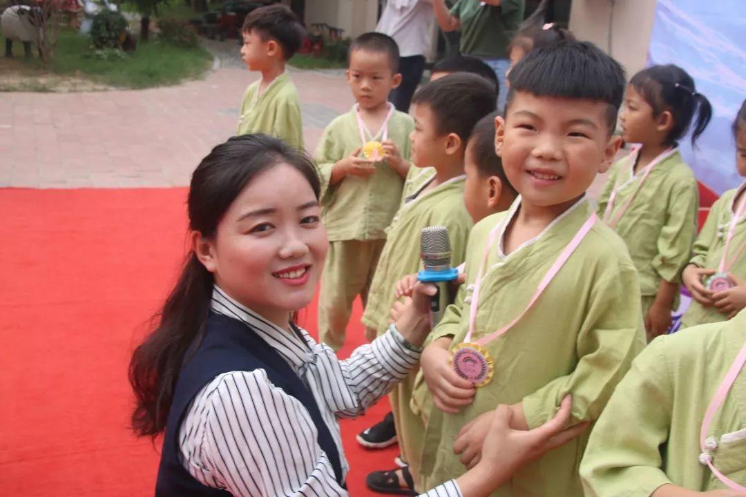 我和国旗同框，，，庆祖国70华诞——304am永利集团官网大树幼儿园盛大举行开学仪式