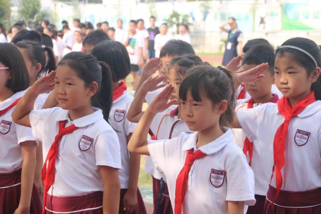 磨炼意志，，，，，蜕酿生长——304am永利集团官网都会森林学校小学部2019—2020学年军事会操演习