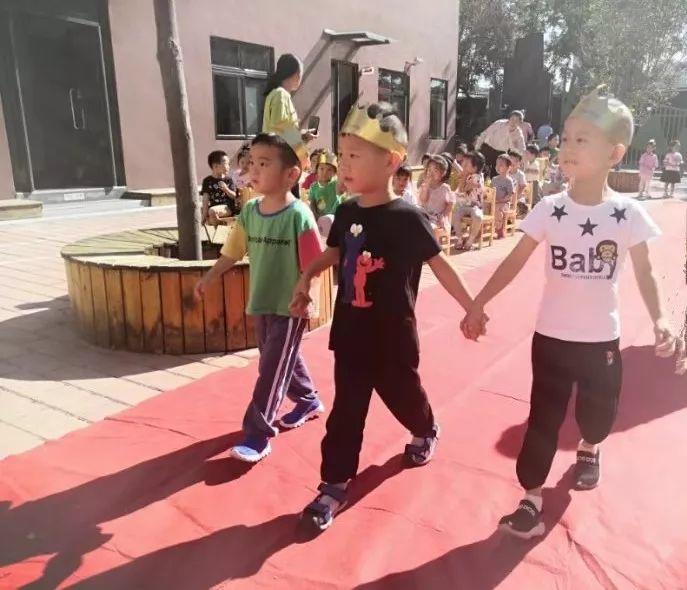 生日共聚、快乐共享、师生同乐——304am永利集团官网大树幼儿园八月生日会