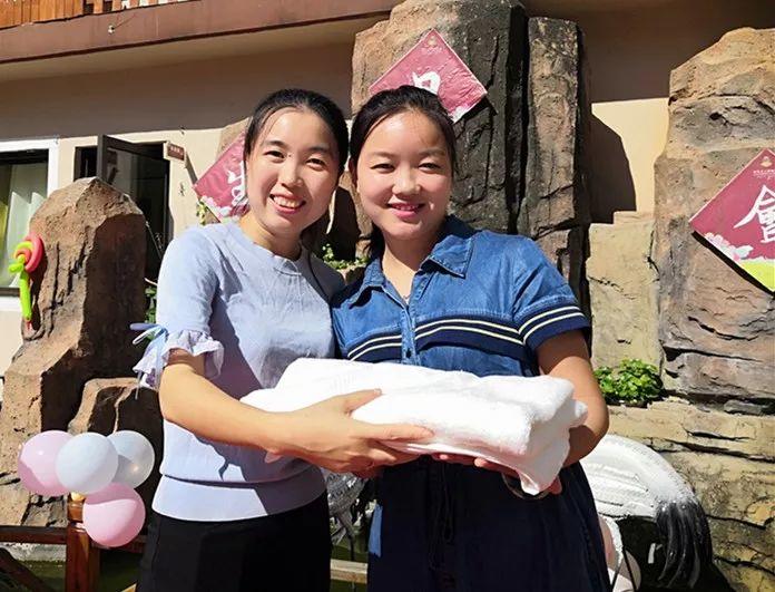 生日共聚、快乐共享、师生同乐——304am永利集团官网大树幼儿园八月生日会