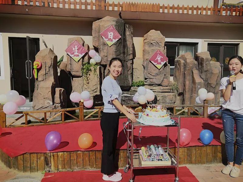 生日共聚、快乐共享、师生同乐——304am永利集团官网大树幼儿园八月生日会