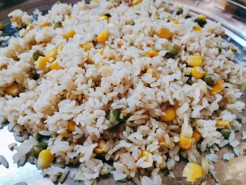 生日共聚、快乐共享、师生同乐——304am永利集团官网大树幼儿园八月生日会