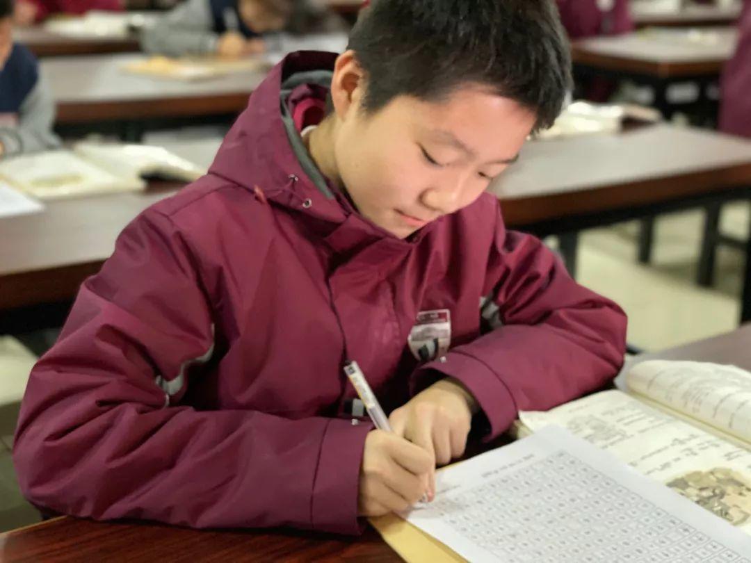 挥毫泼墨书细腻之韵 横平竖直立青云之志---304am永利集团官网都会森林学校初中部举行硬笔书法大赛