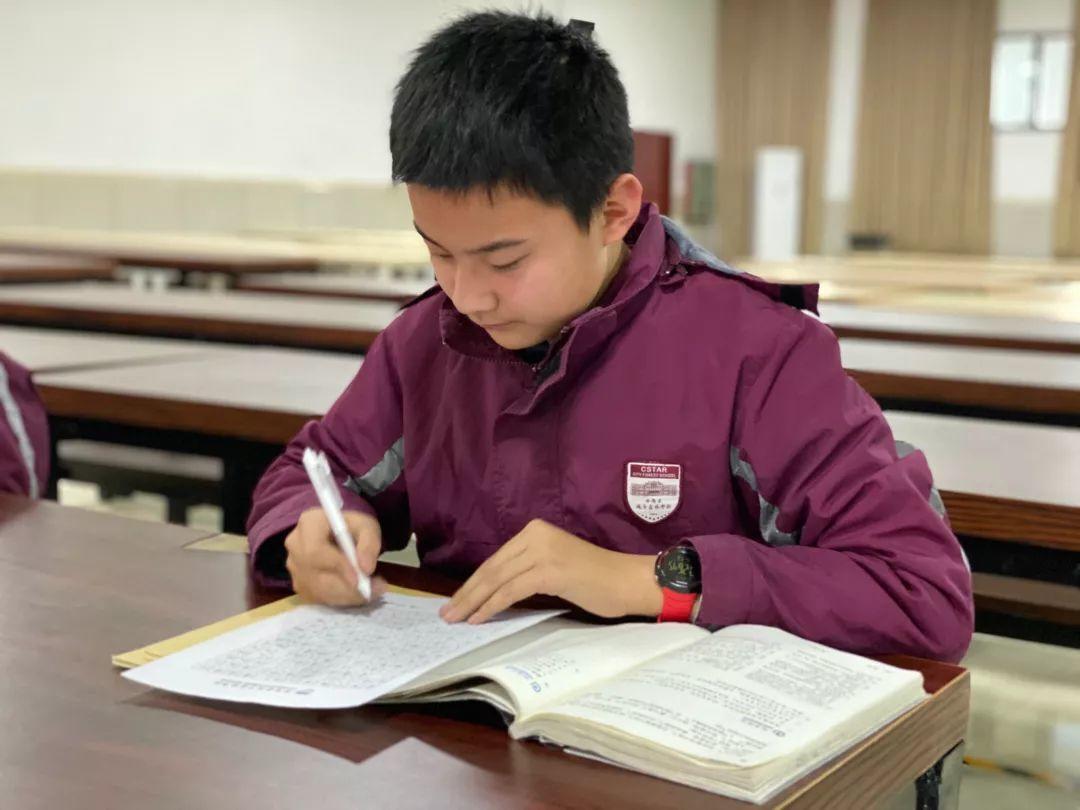 挥毫泼墨书细腻之韵 横平竖直立青云之志---304am永利集团官网都会森林学校初中部举行硬笔书法大赛