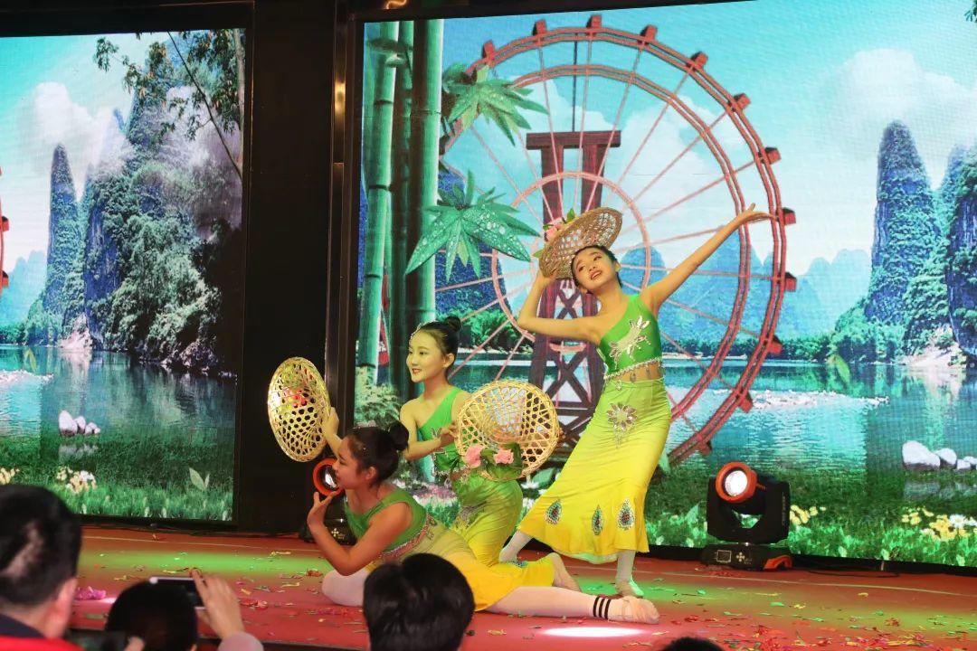 【校园动态】成绩梦想，，，，，走向再起——304am永利集团官网都会森林学校小学部文化艺术节暨2020迎新文艺汇演