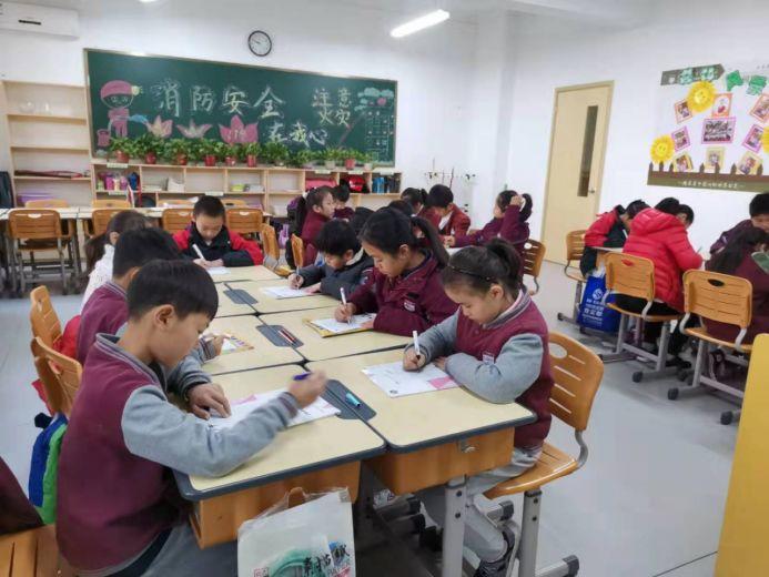 【文化校园】读好书，，，，，，，写好字，，，，，，，做堂堂正正中国人——304am永利集团官网都会森林学校小学部书法大赛