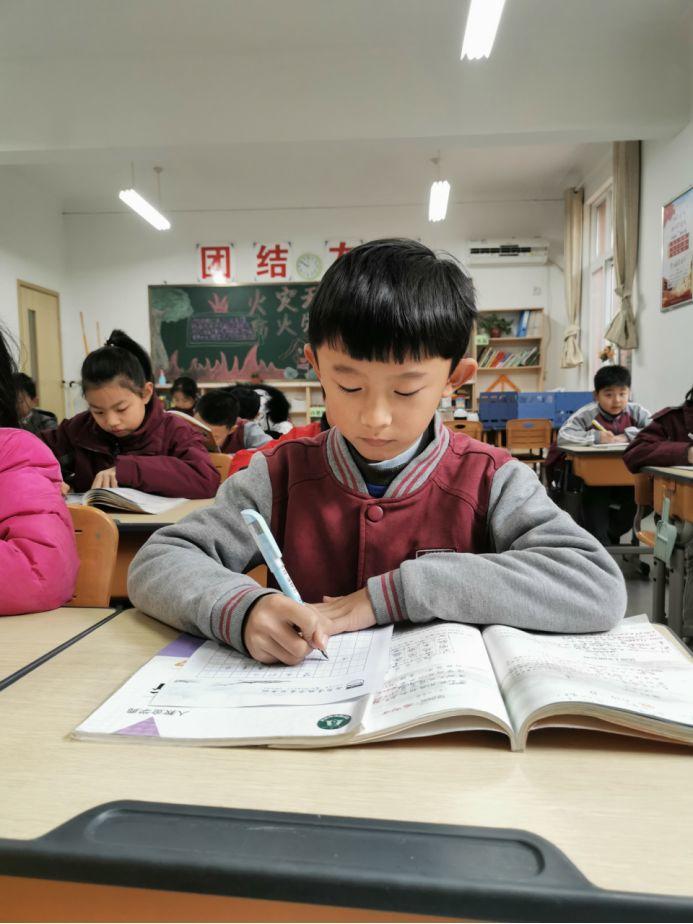 【文化校园】读好书，，，，，，，写好字，，，，，，，做堂堂正正中国人——304am永利集团官网都会森林学校小学部书法大赛