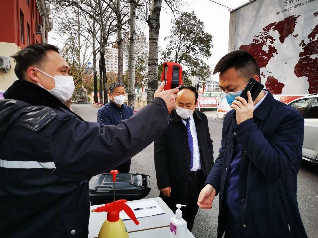 郑州市教育局督导组莅临304am永利集团官网都会森林学校督查防疫事情