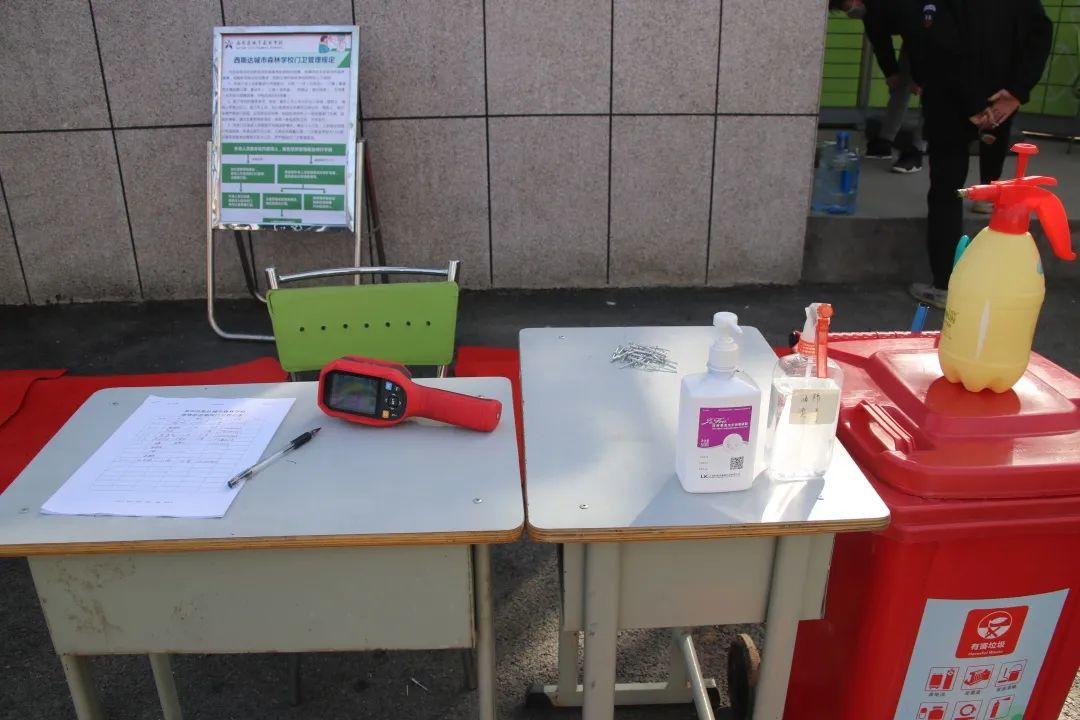 郑州市教育局督导组到304am永利集团官网都会森林学校检查指导疫情防控事情