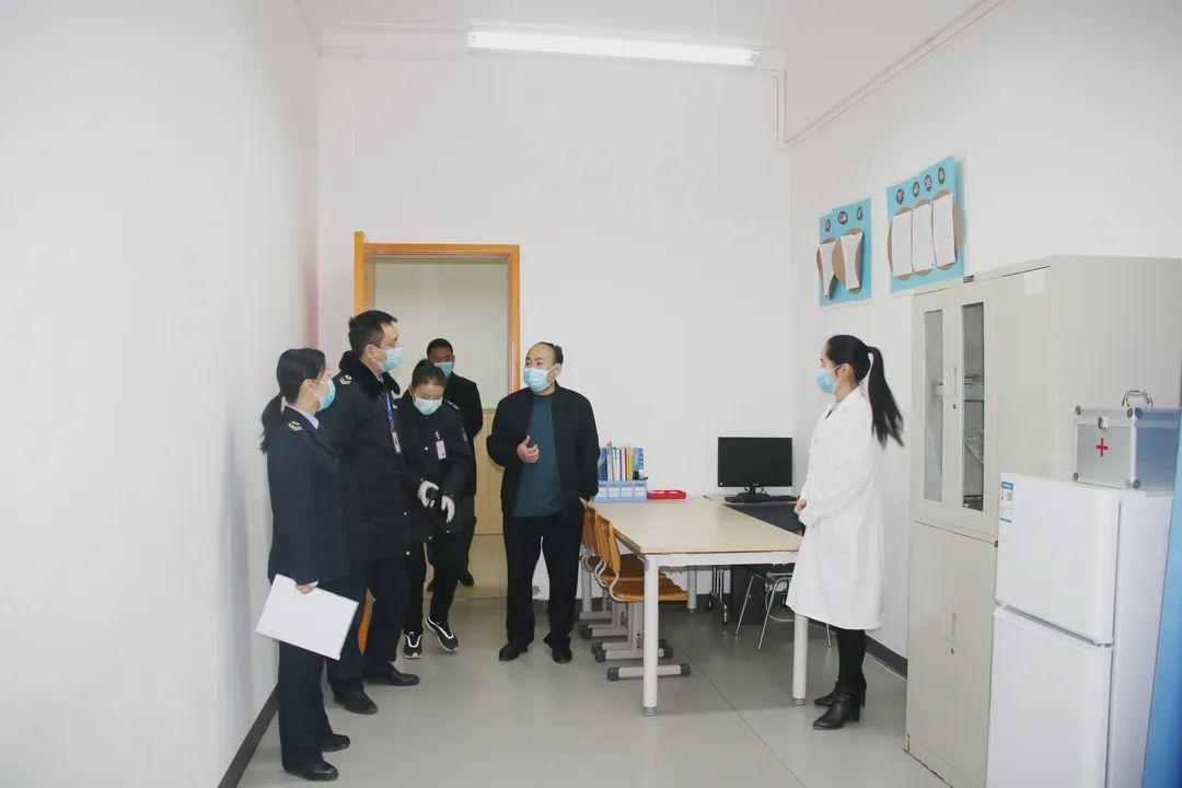 郑州市卫生监视所到304am永利集团官网都会森林学校检查新冠肺炎疫情防控事情